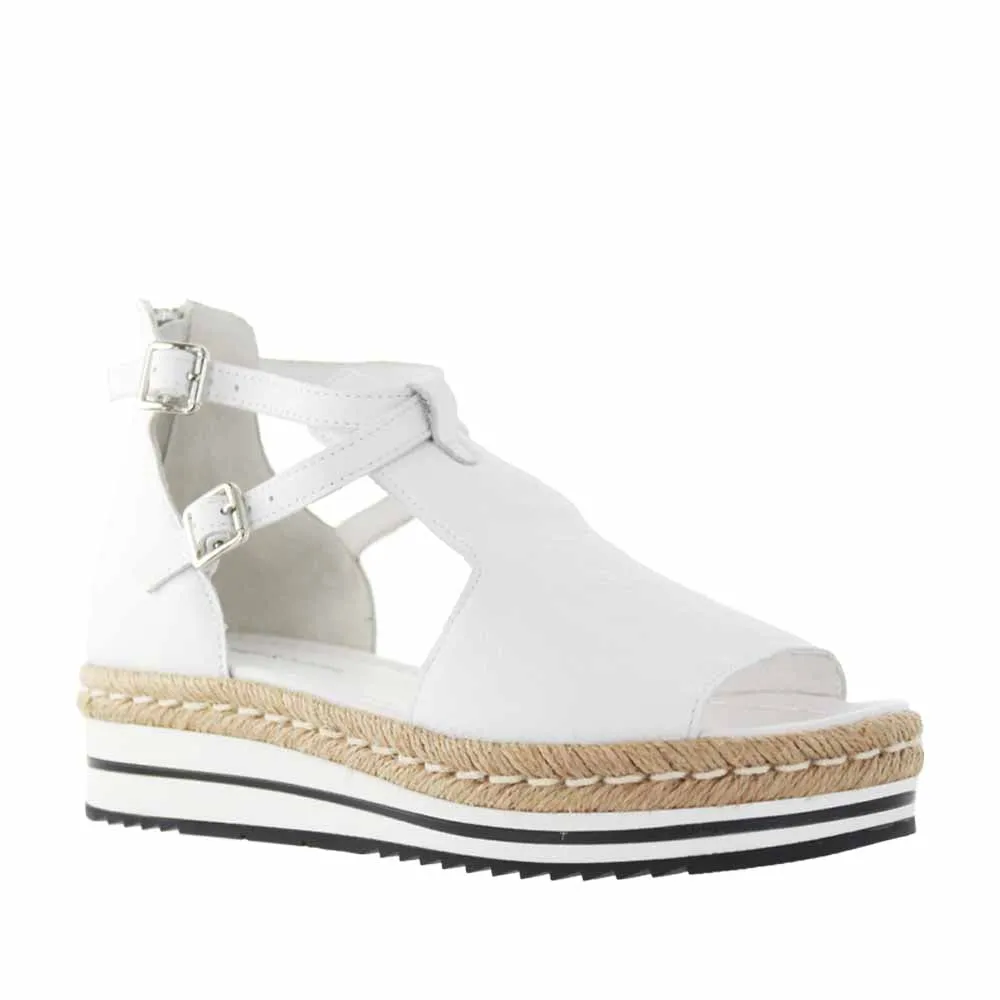 DJANGO & JULIETTE ALEXYS WHITE Active Footwear