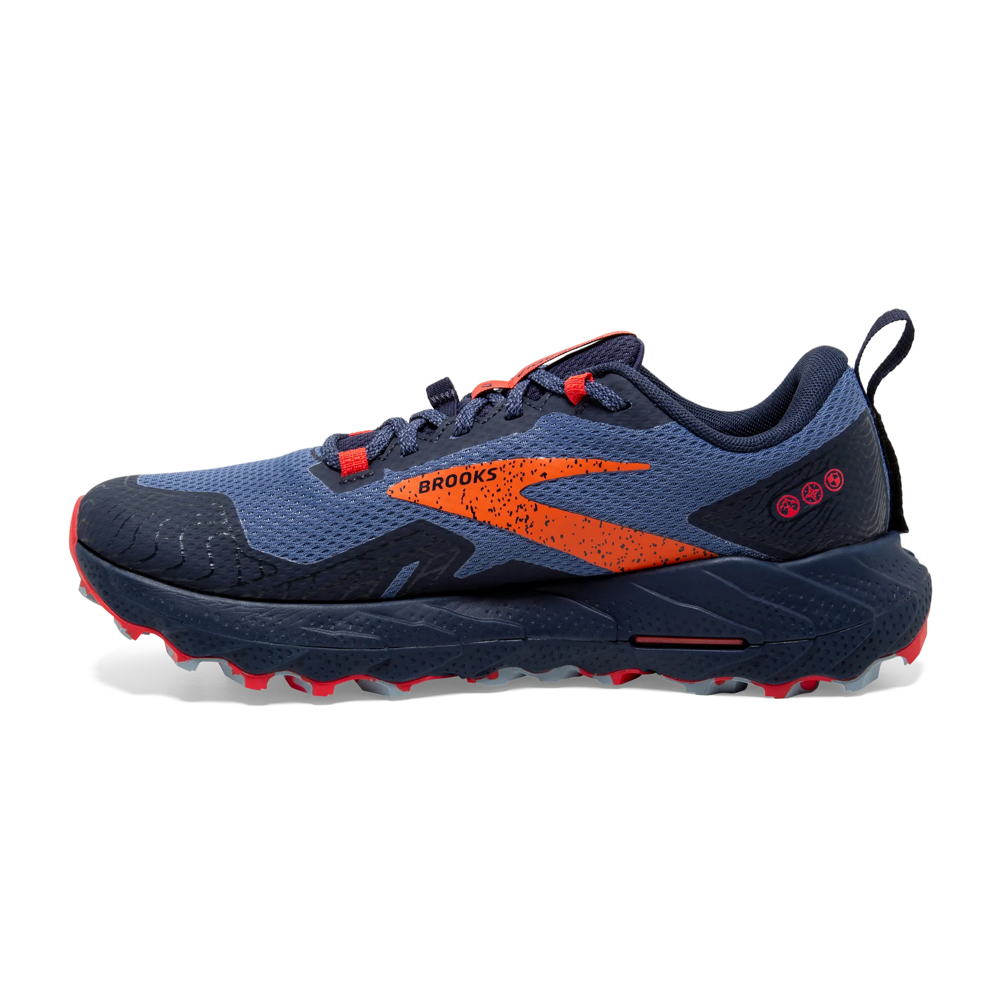 Women's Cascadia 17 GTX Fast Run running in a reservoir area shoes