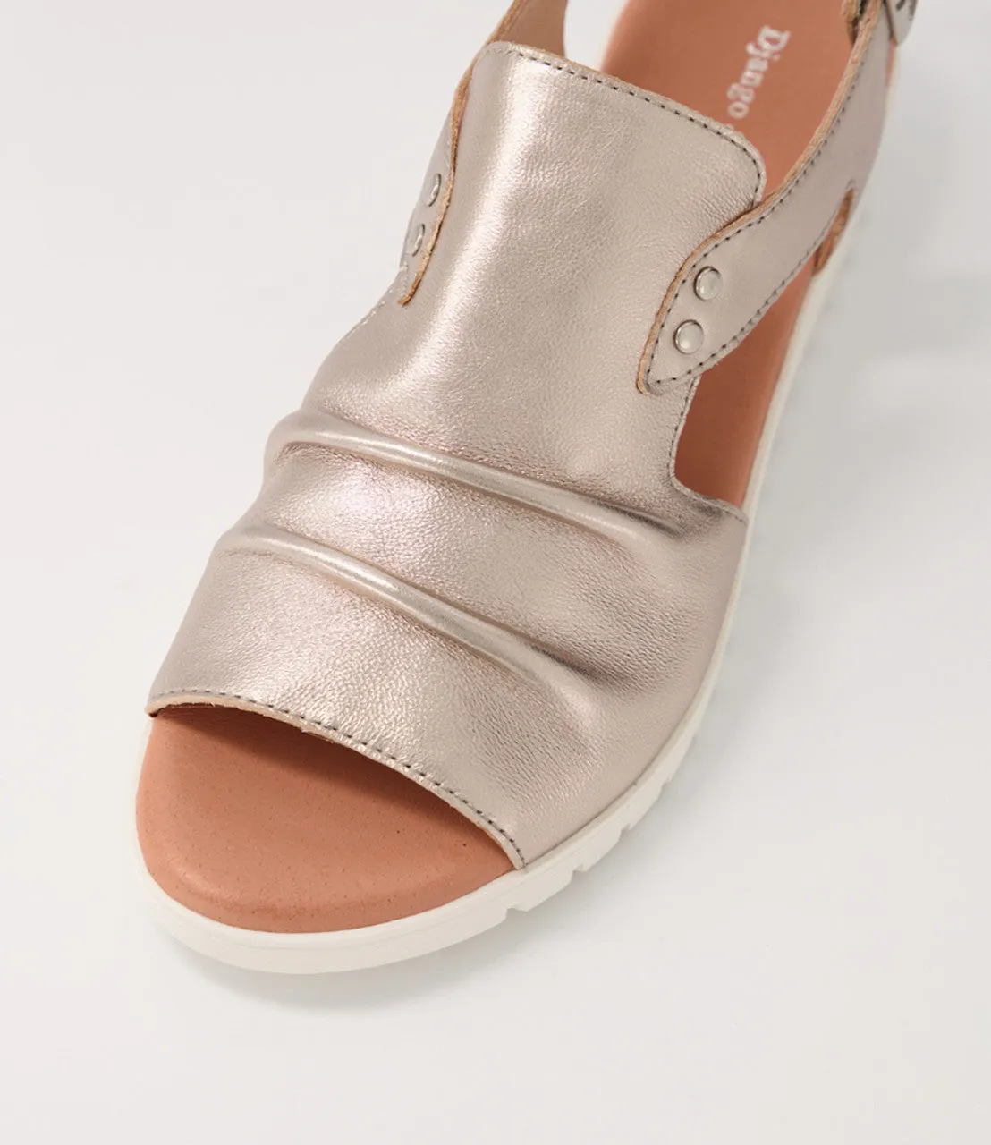 DJANGO & JULIETTE MADIS PLATINO Outfit Boost Slip-On Comfort