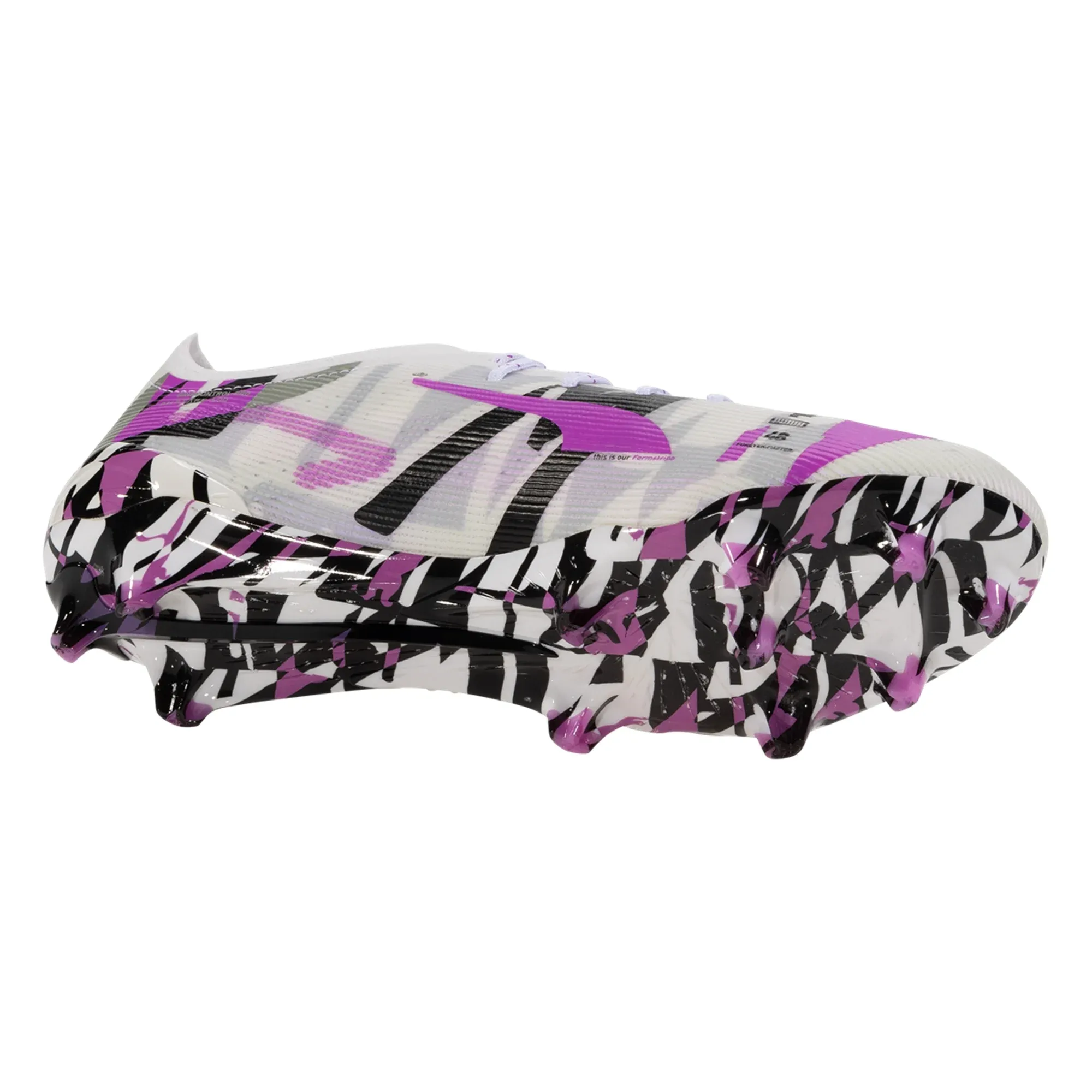 Foot Balance Stamina Run Puma Ultra 5 Ultimate Forever FG Soccer Cleats (White/Magenta/Black)