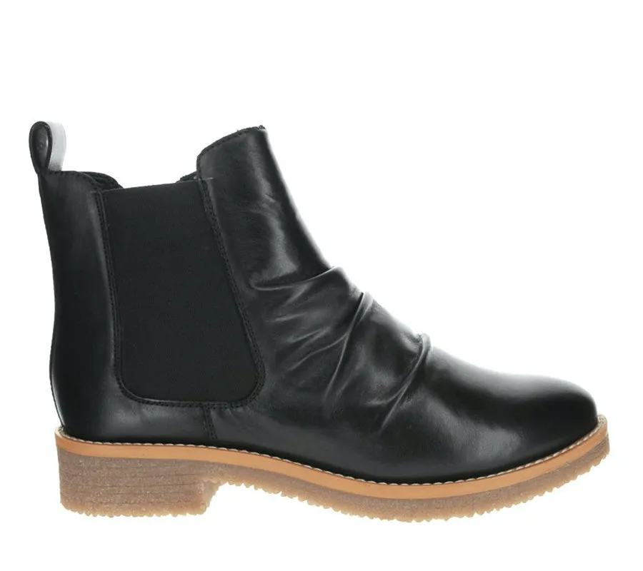 LE SANSA BETTA BLACK rollerblading studded