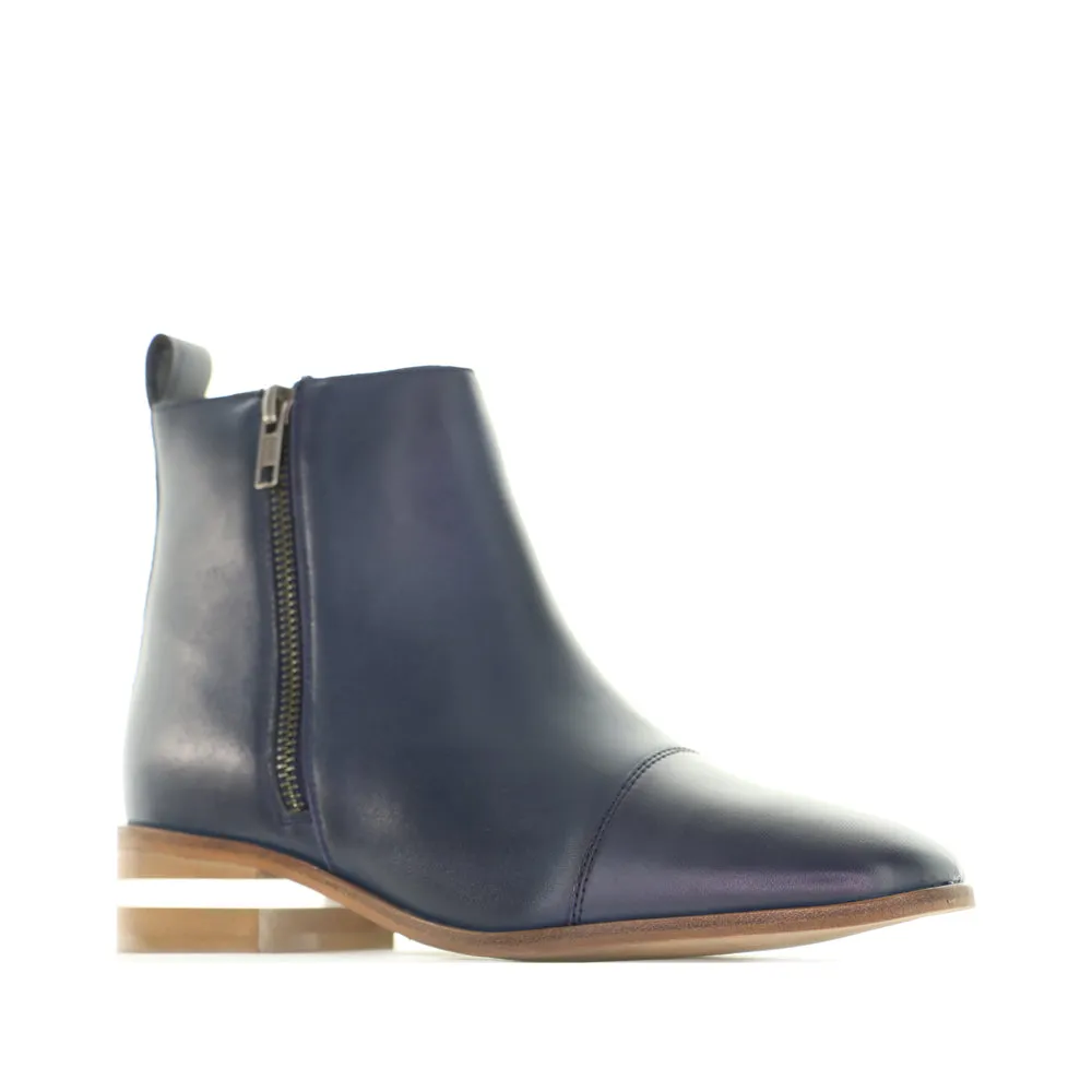 LE SANSA MAPLE NAVY Canvas Material