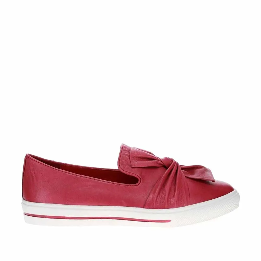 LE SANSA IZZY BORDO Slip Shoes Fit