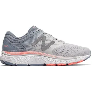 competitive running shoes Women's 940 v4 - 2E