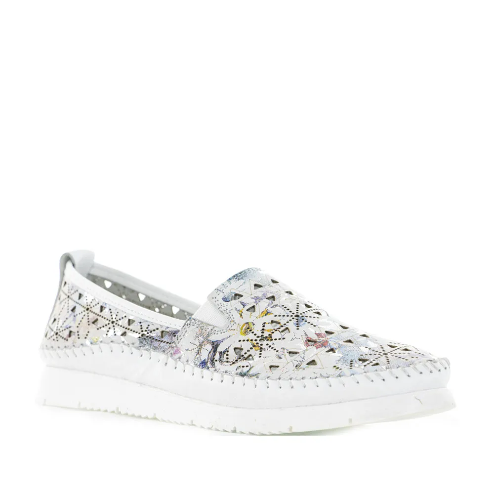 Relaxed Shoes CABELLO CLEAR WHITE PRINT