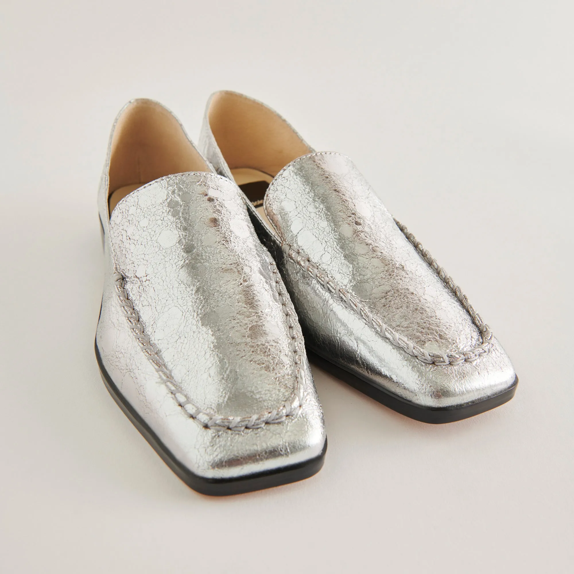 BENY WIDE FLATS SILVER DISTRESSED LEATHER Wellness Walk Coral Path
