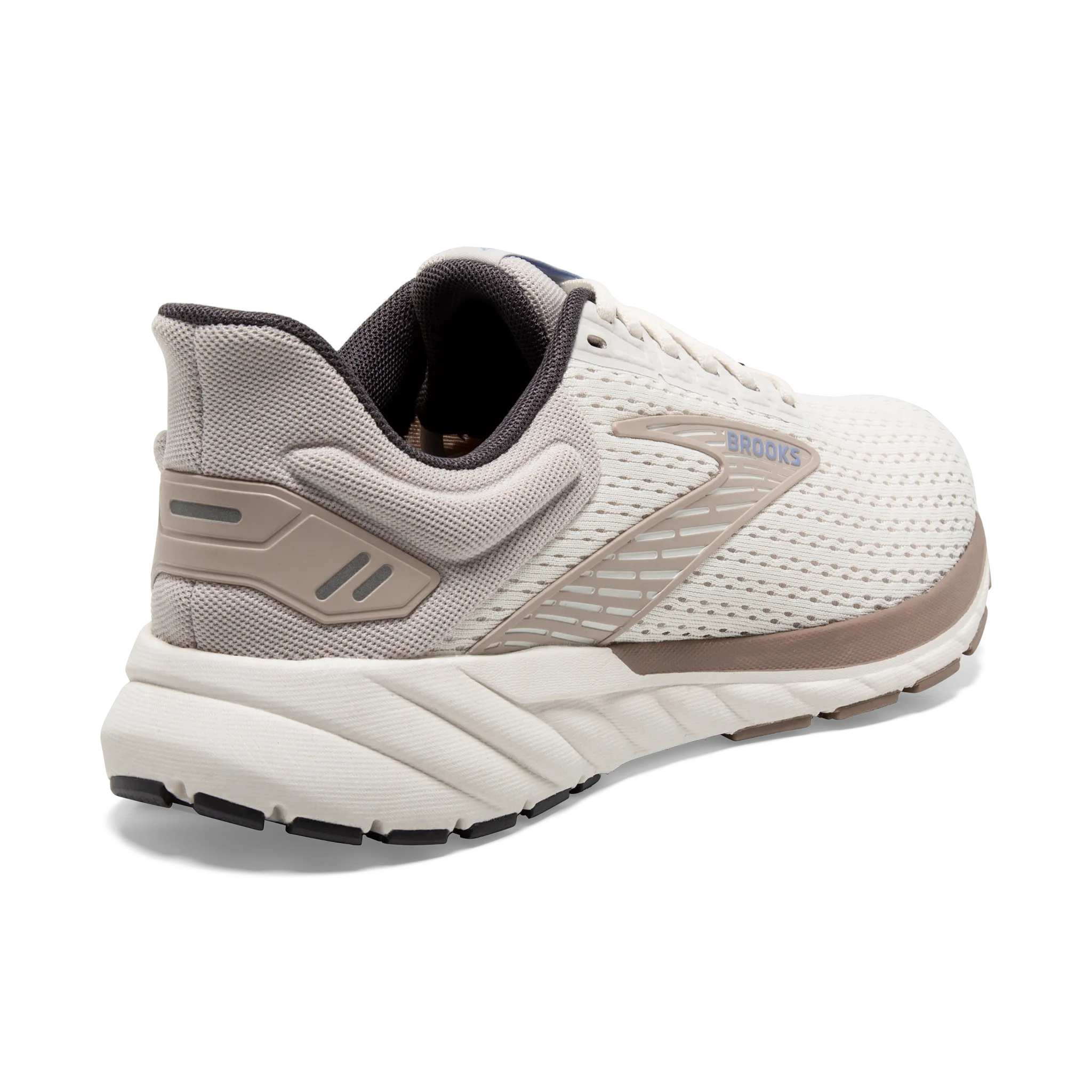 Breathable Footwear family runs Women's Anthem 6