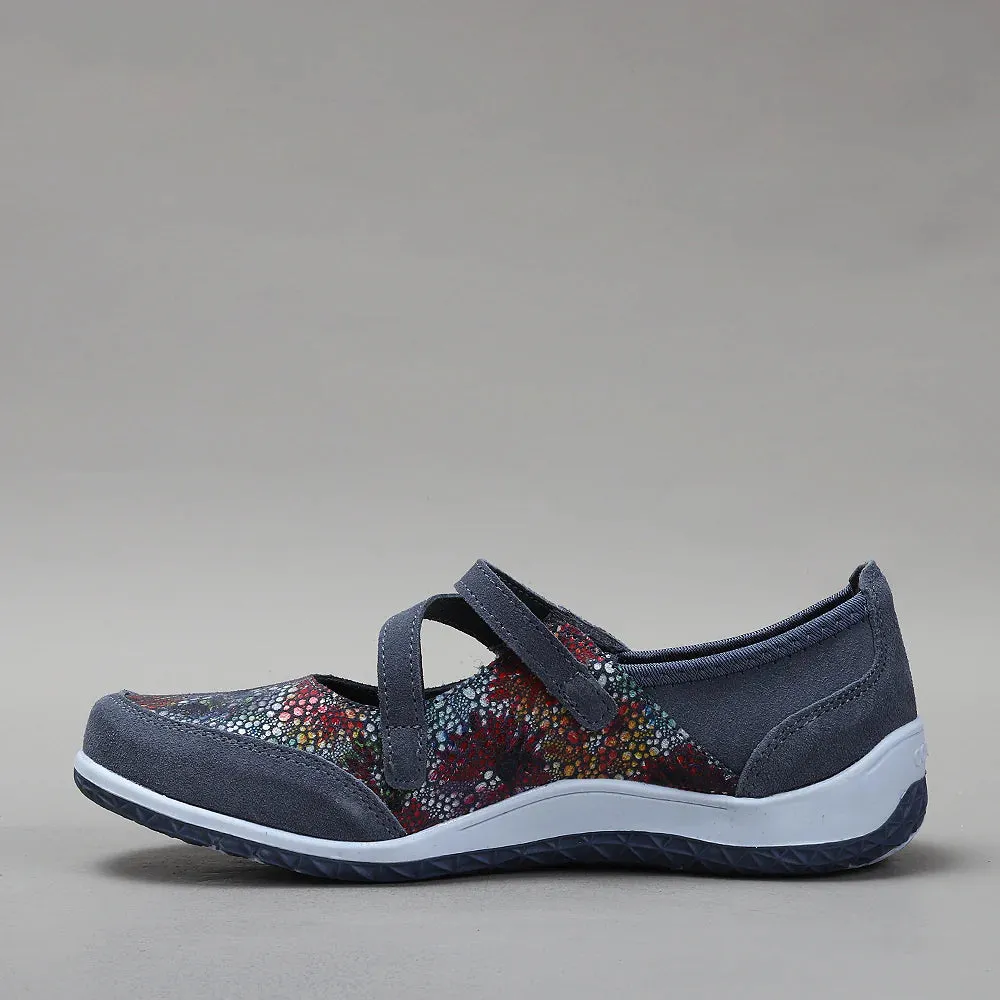 CC RESORTS JASMYN NAVY FLORAL Trendy Walk Gym Step