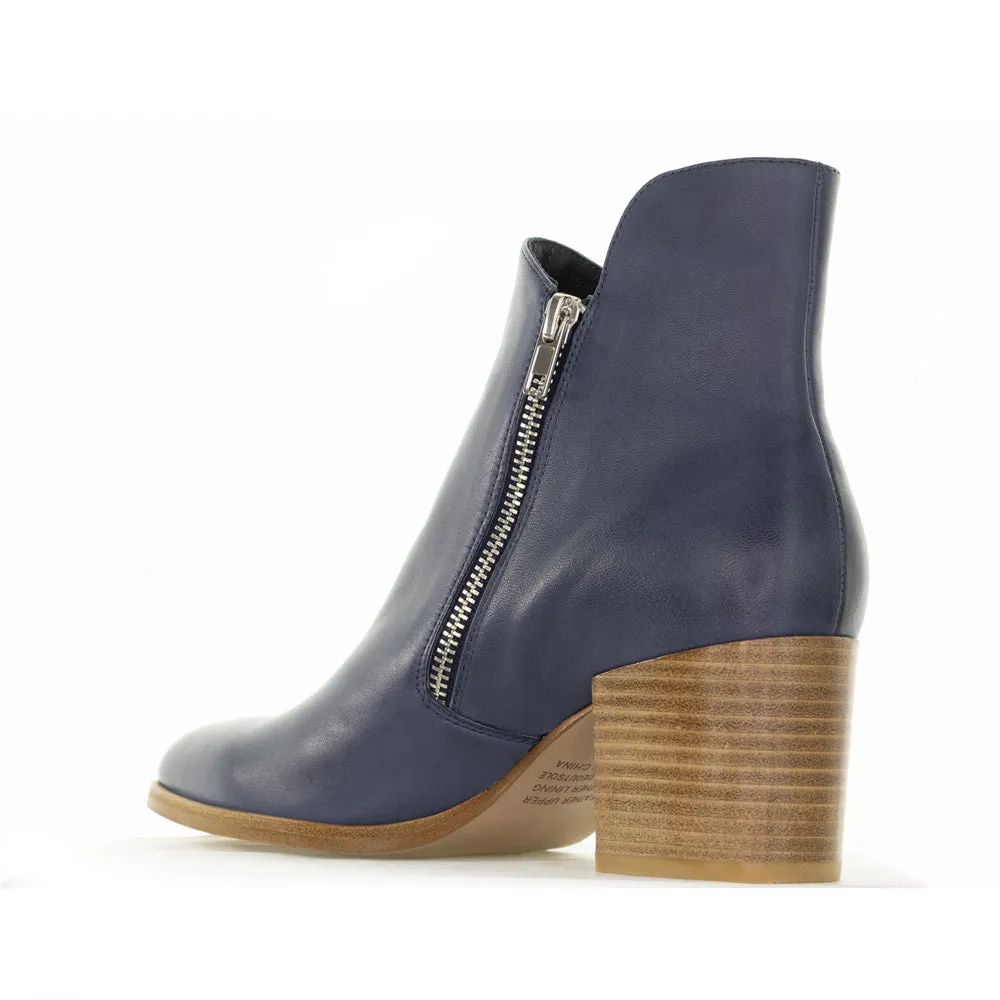 DJANGO & JULIETTE ZERENA NAVY Lightweight Feel Snowy Environment