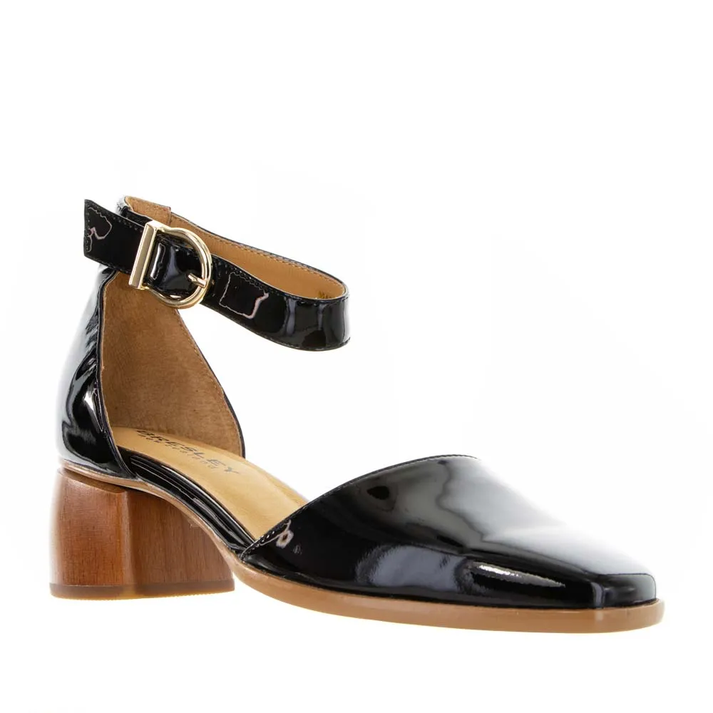 BRESLEY PLISSE BLACK PATENT Summer Vibe Effortless Fit