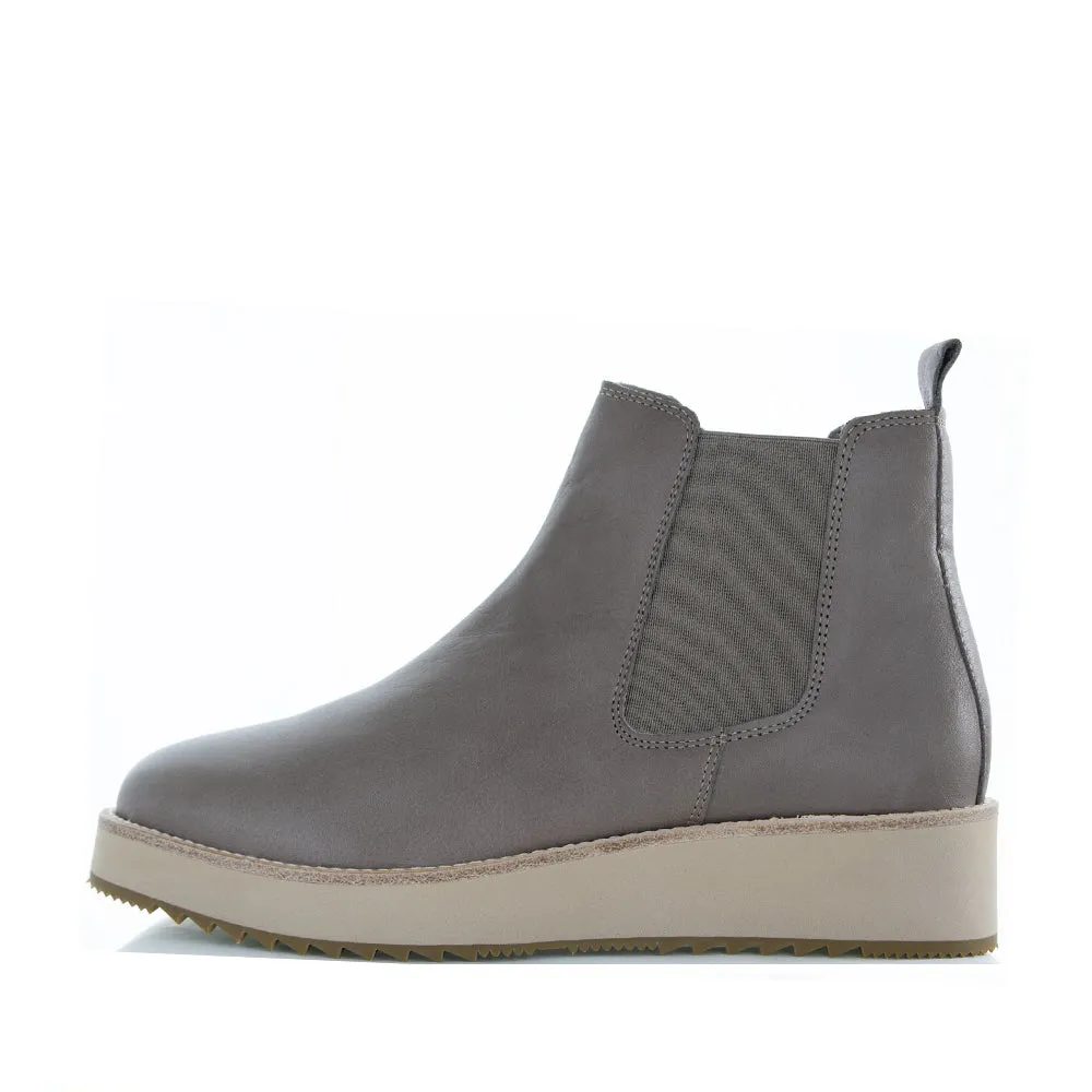 LE SANSA STING TAUPE Slip On Style Impact Guard