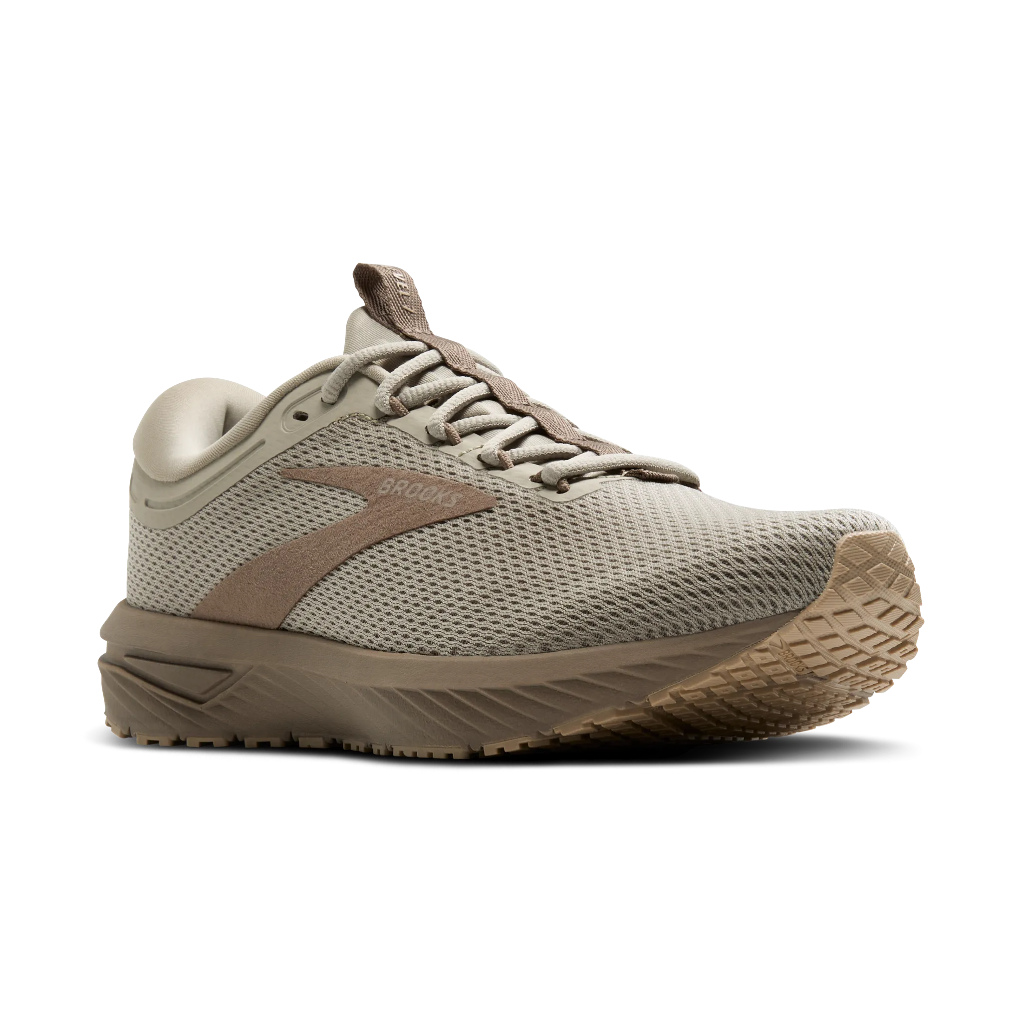Men's Revel 7 traction - pattern sole shoes