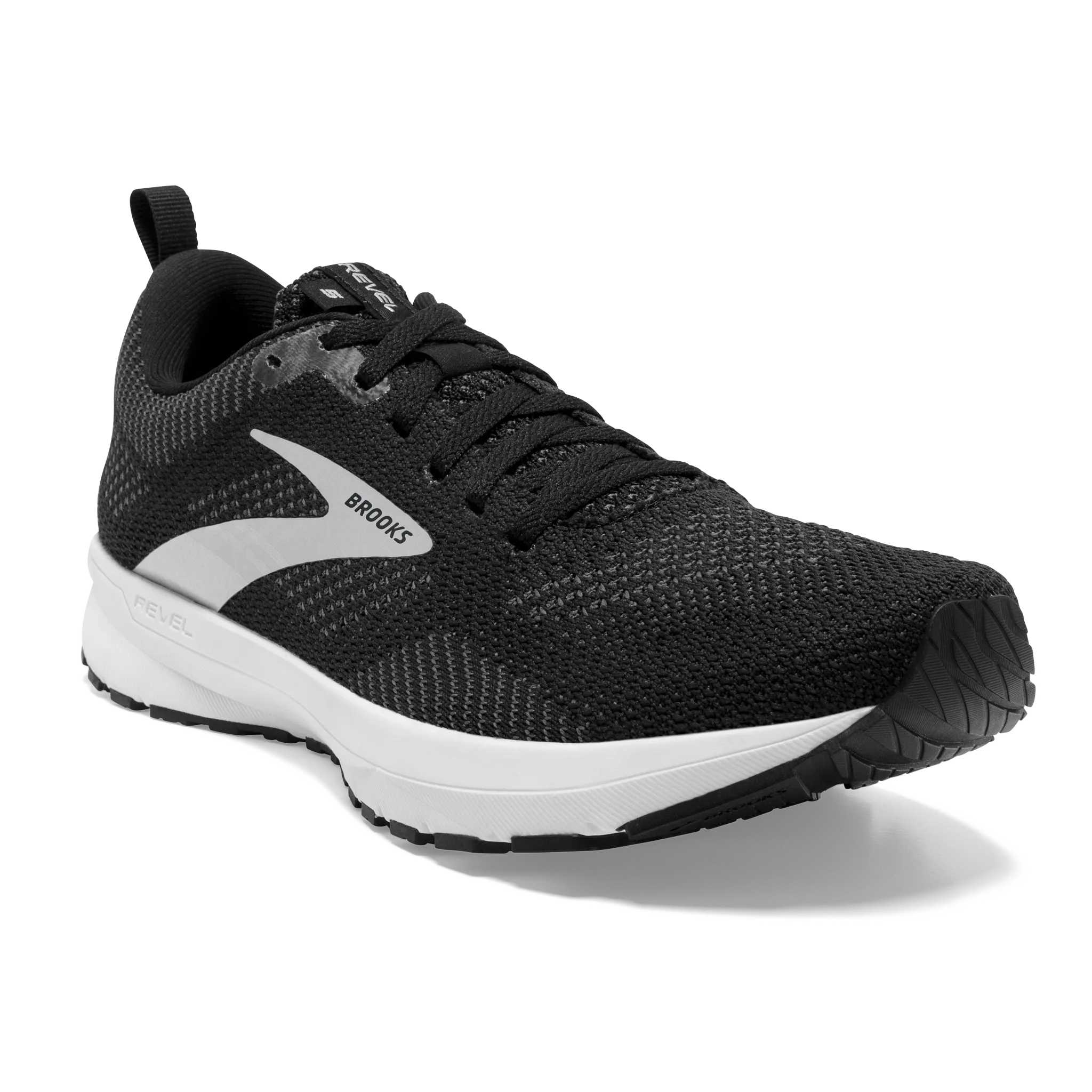 running in a coastal area running in a ski lift area shoes Women's Revel 5