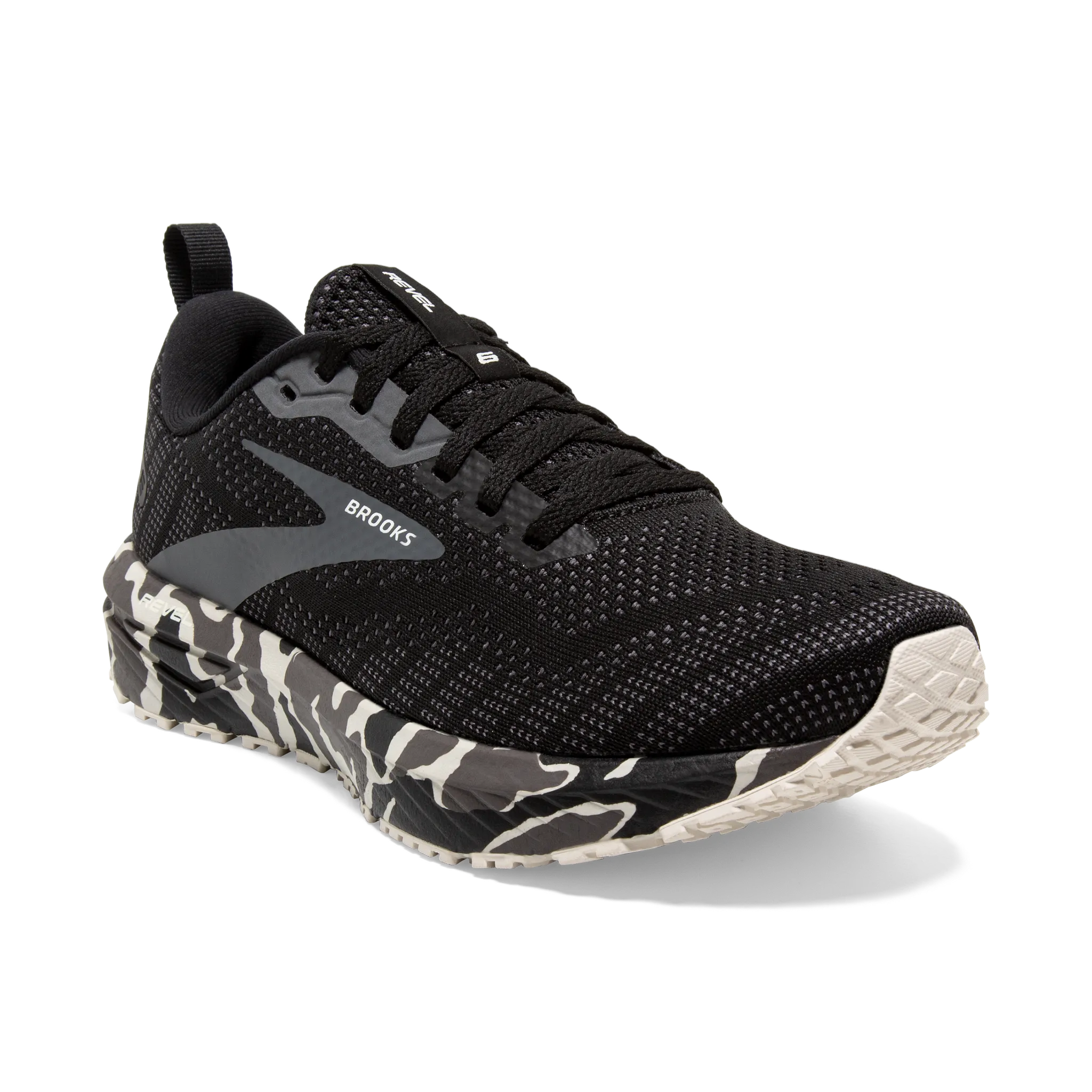 Women's Revel 6 running on flat ground
