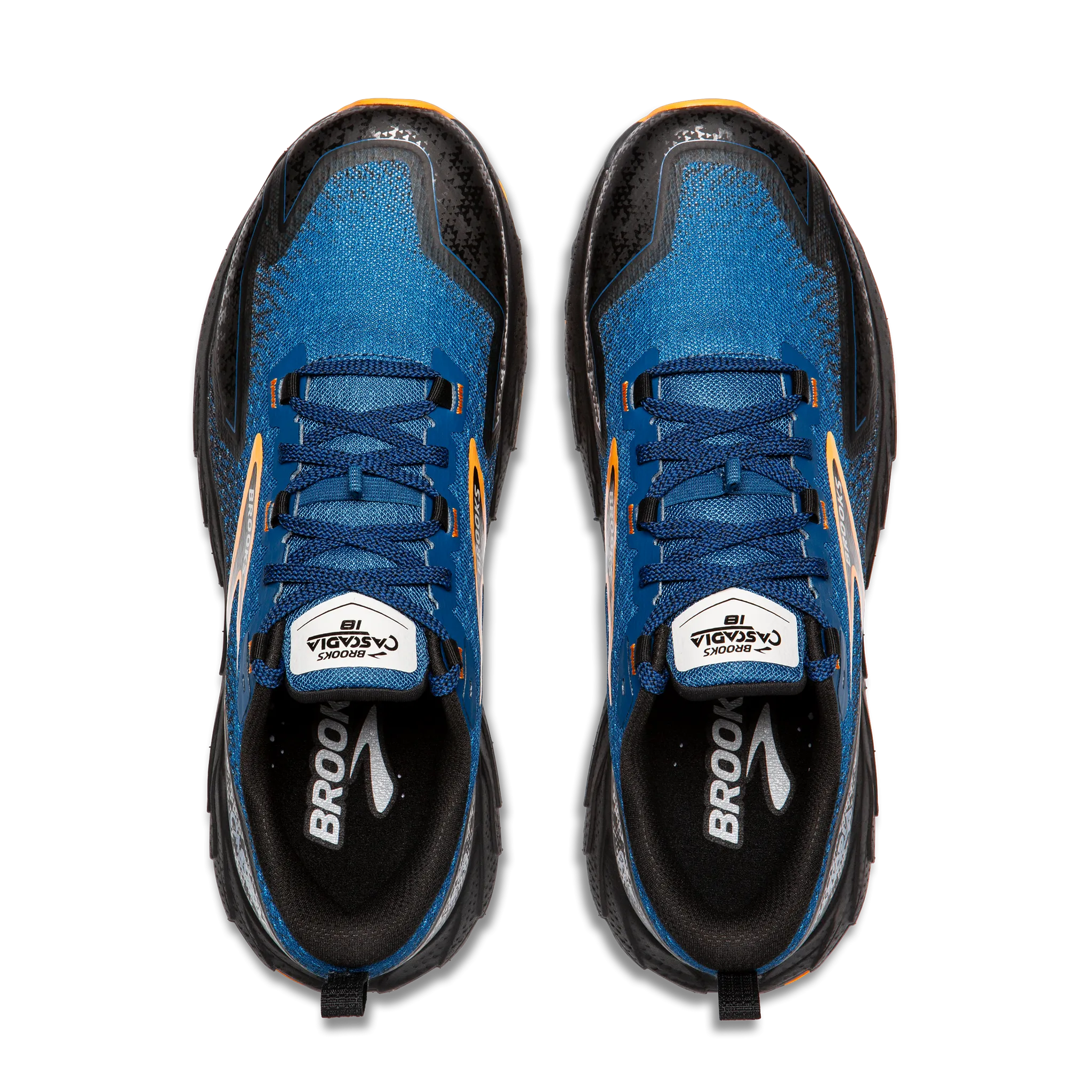 Men's Cascadia 18 running in an intersection area shoes running with a backpack