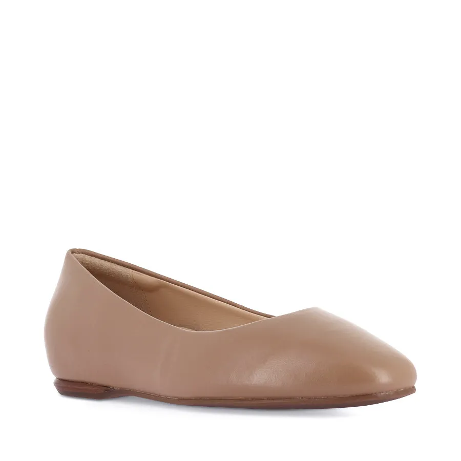 DORSET - MACCHIATO LEATHER Retro-inspired cushioning shape
