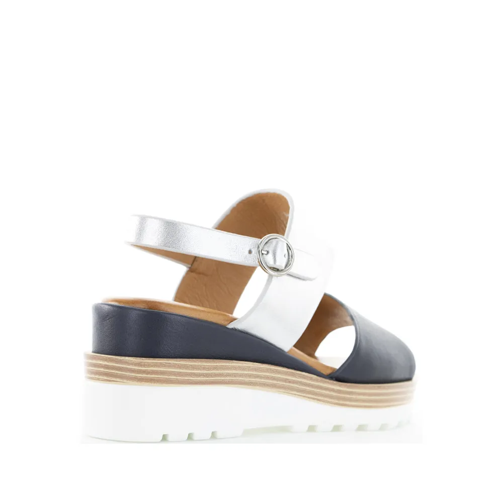 LE SANSA TESS NAVY SILVER Padded shock absorption