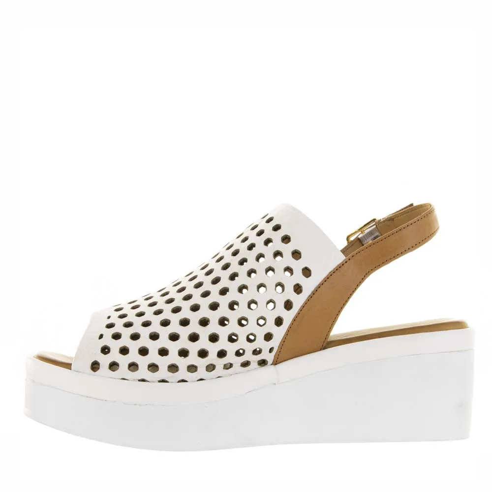 LE SANSA TRUDY WHITE TAN Outdoor Comfort Shoes