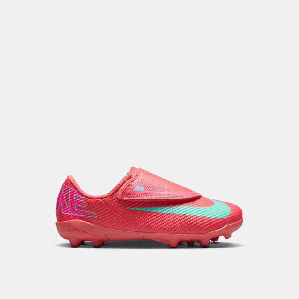 Nike Kids' Mercurial Vapor 16 Club Soccer Cleats Surface grip