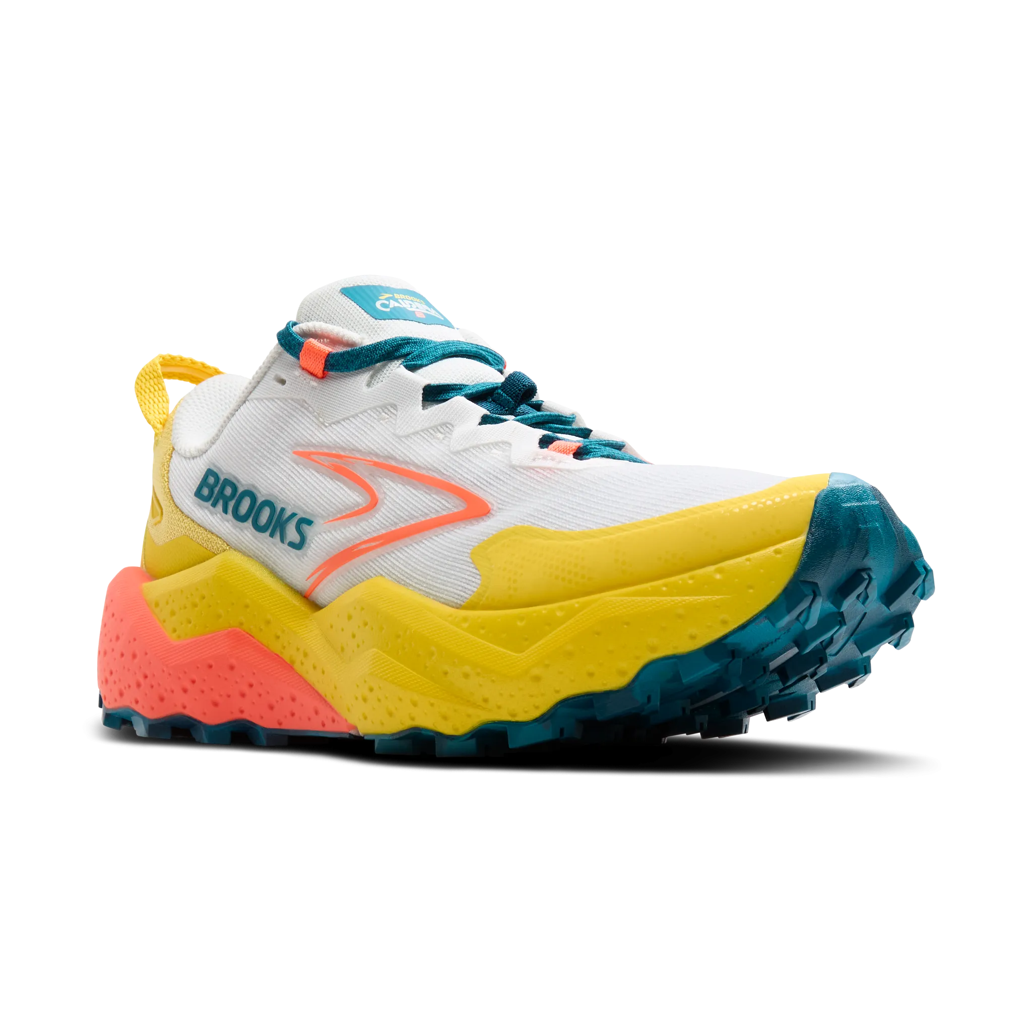 Women's Caldera 8 running in a cliff area shoes