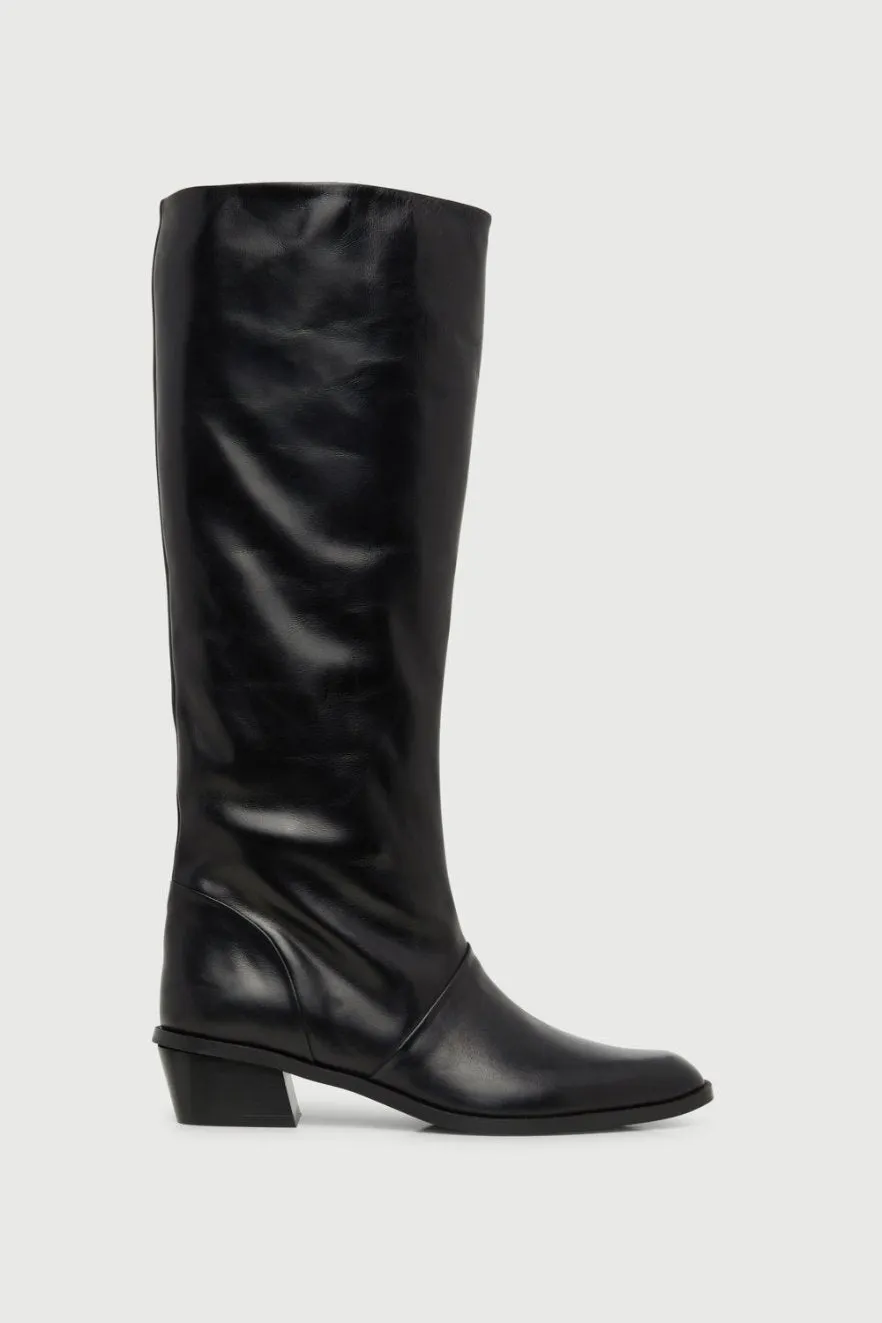 Sarah Boots in Black Leather Hunting Trip