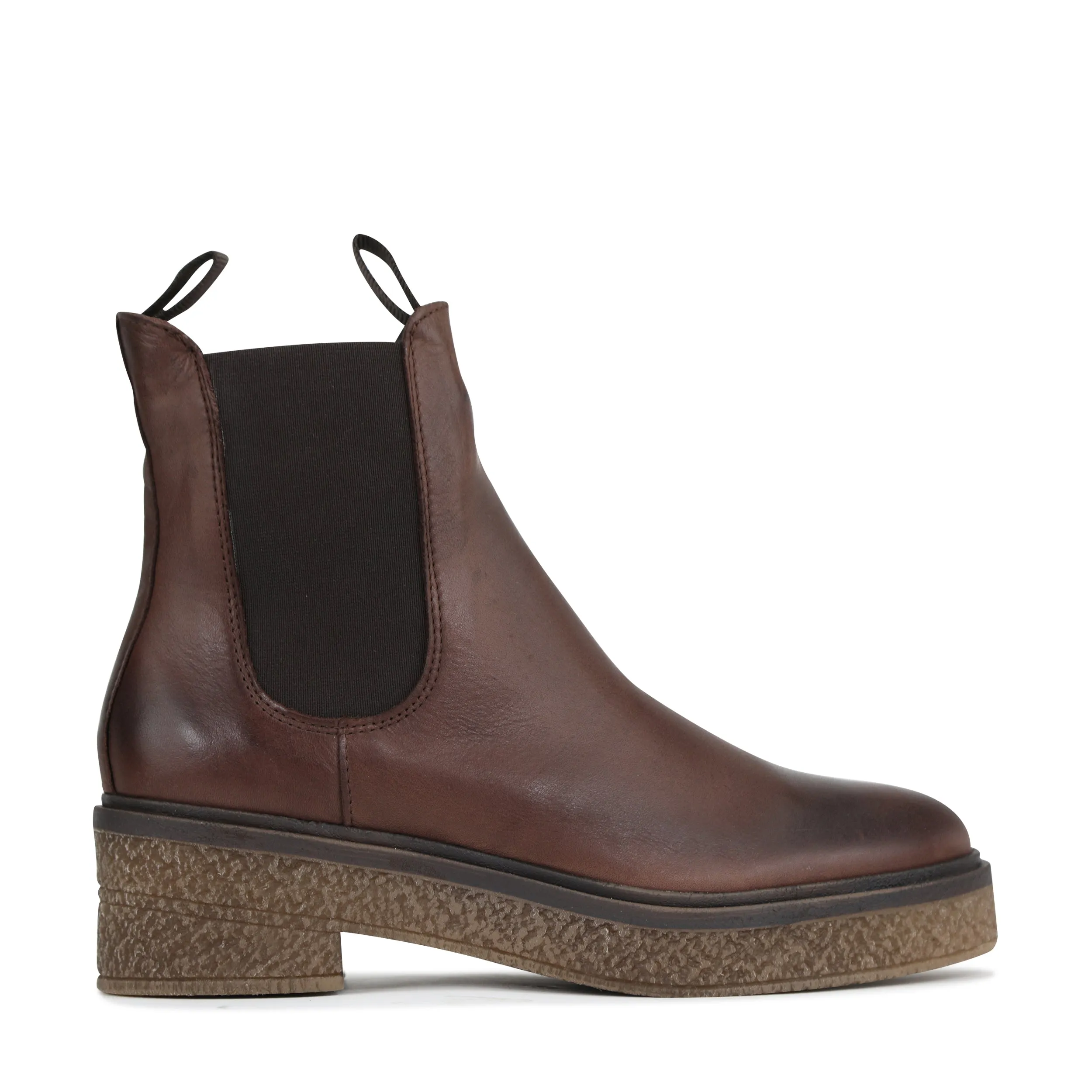 FREYA Cone Heel stylish user