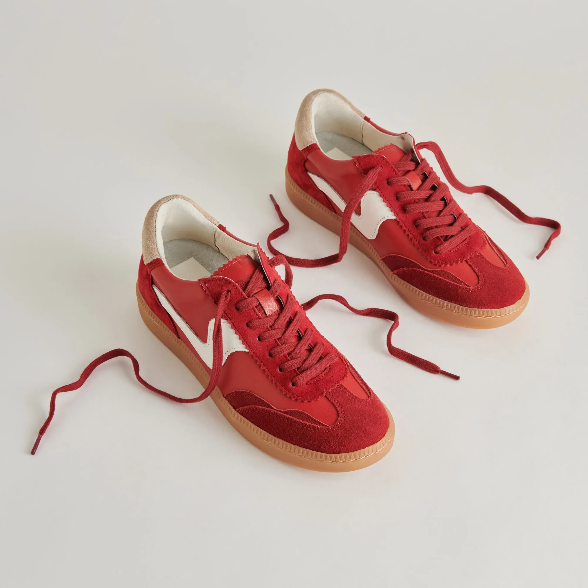 NOTICE SNEAKERS CRIMSON SUEDE Enhanced silhouette City Drive