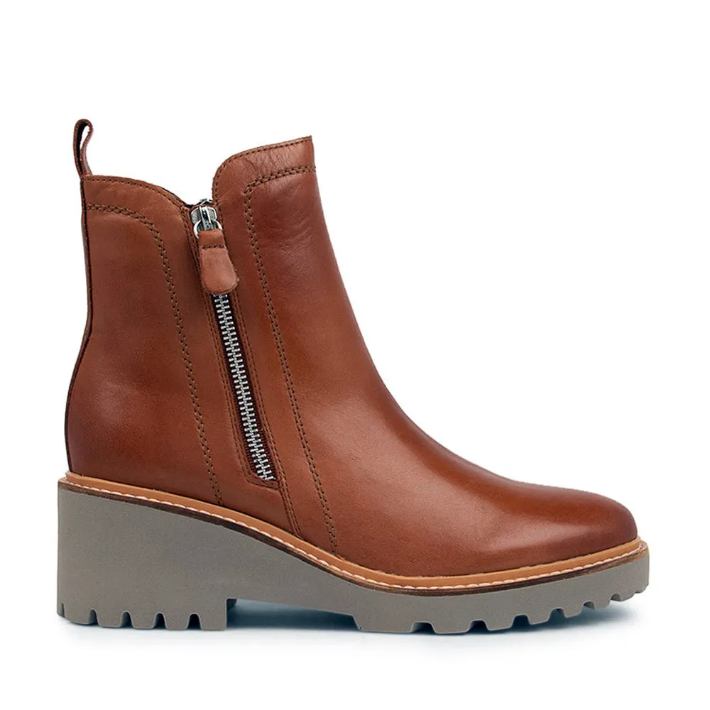 EOS PARSON BRANDY Outdoor Adventure