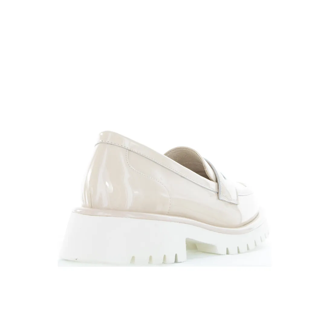 LE SANSA BOW NUDE PATENT Fresh Air Weekend Walk