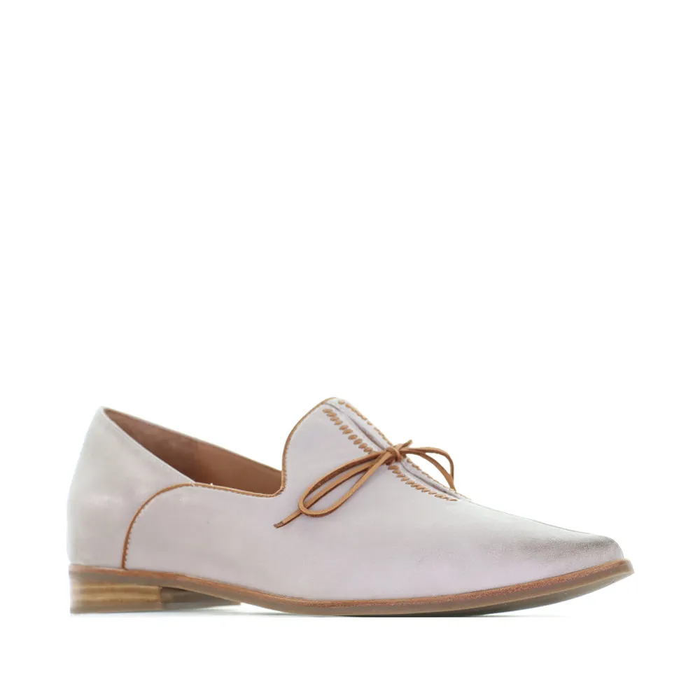 Fashion-forward style Stretchy sole LE SANSA CARMEN SILVERGREY