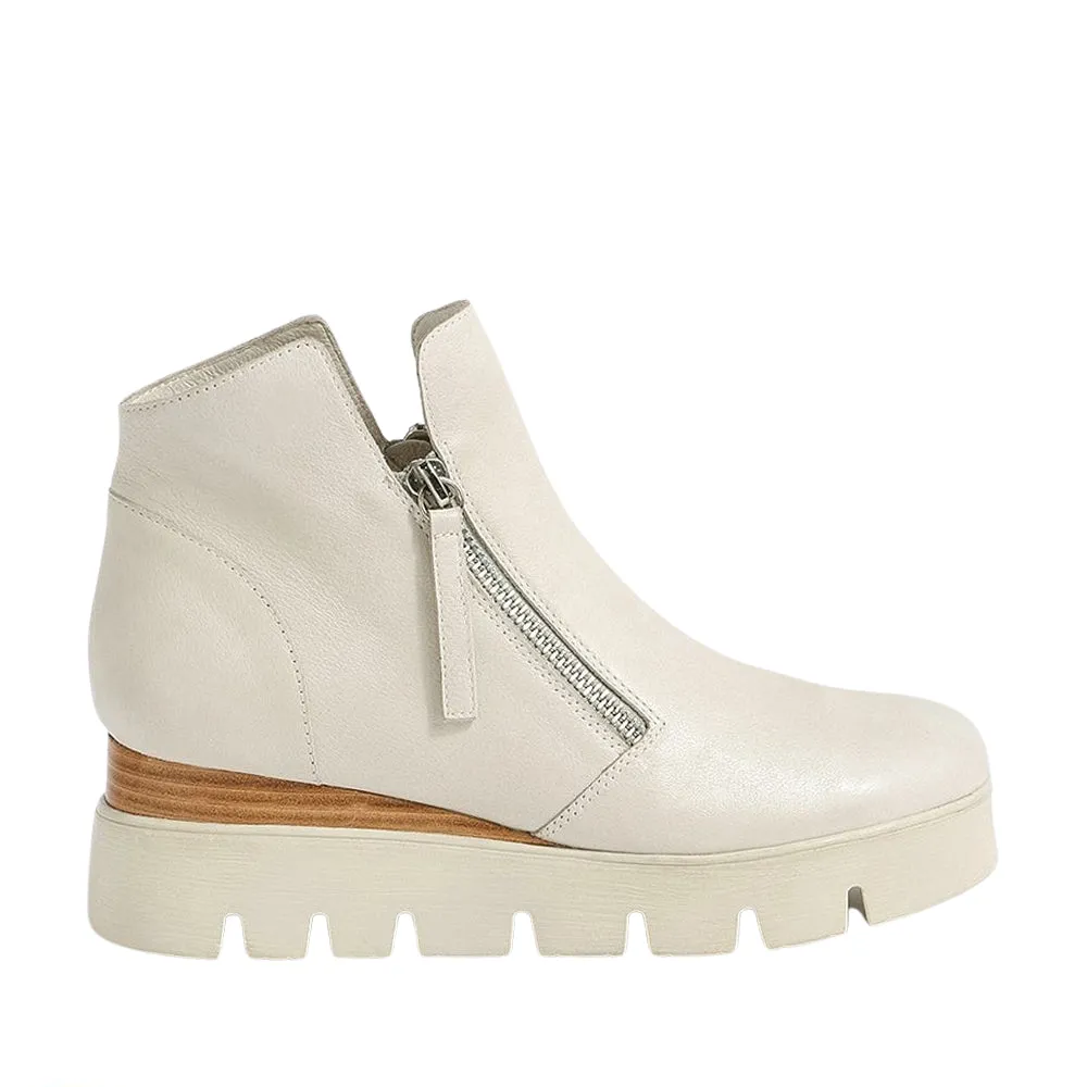 Built For Adventure Fashion Focused DJANGO & JULIETTE RADIO ALMOND