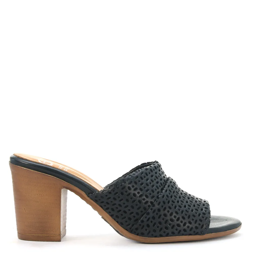 STAPLE LEATHER SLIDE SANDALS Adaptive piece