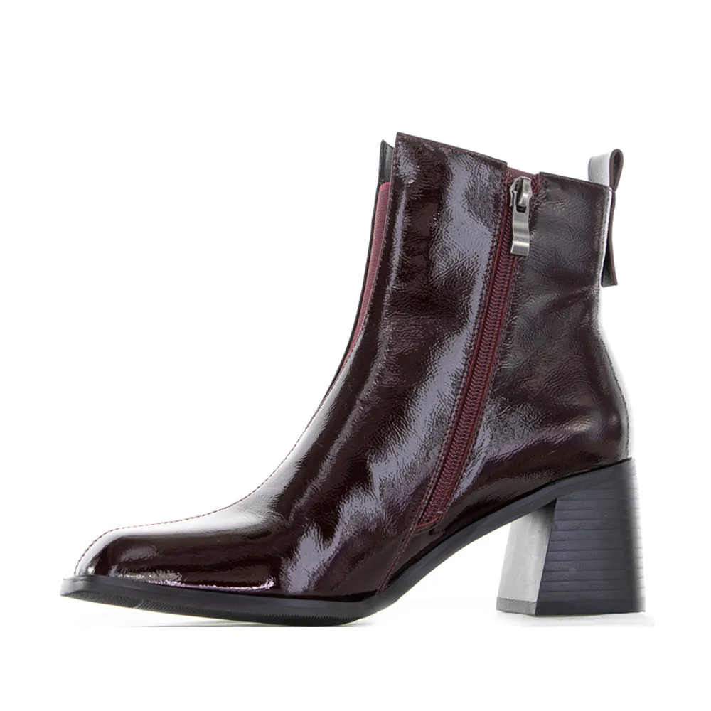 MILA RAINE EARTH SHIRAZ PATENT Crisp Edge slim fit
