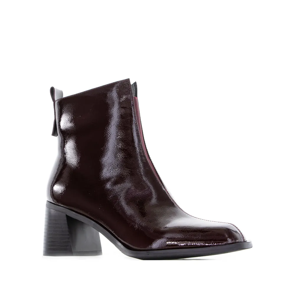 MILA RAINE EARTH SHIRAZ PATENT All-Weather Wear