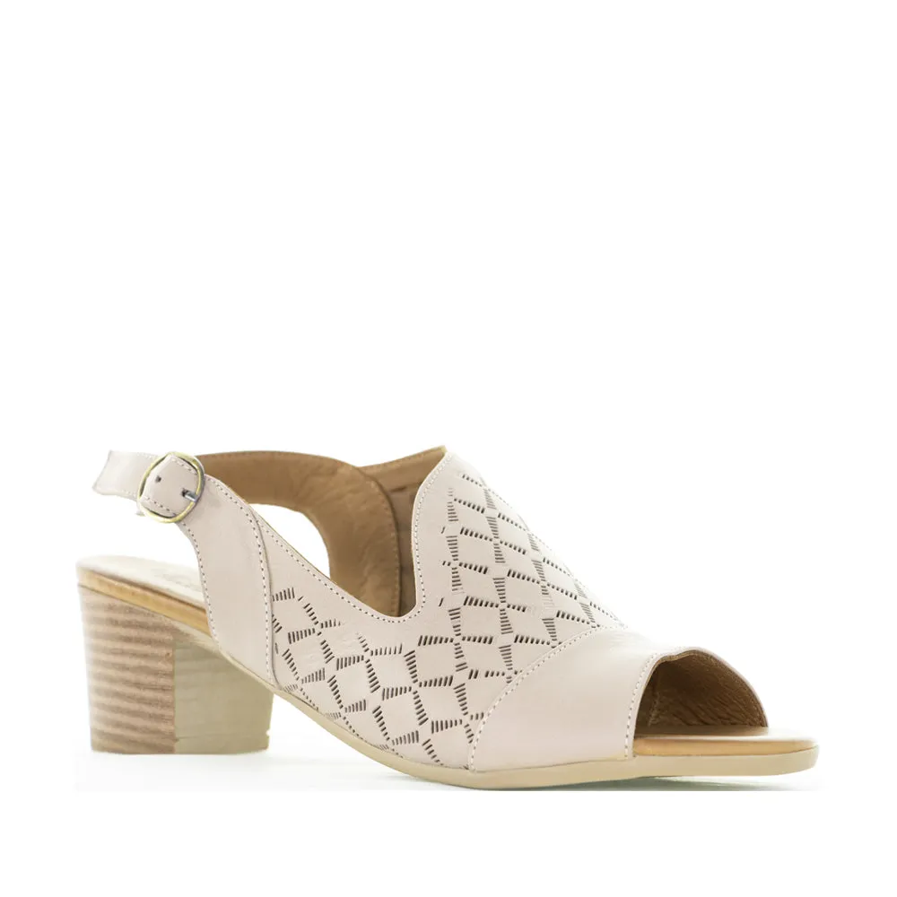 LE SANSA LADA HAT Light Motion Flexible Sole