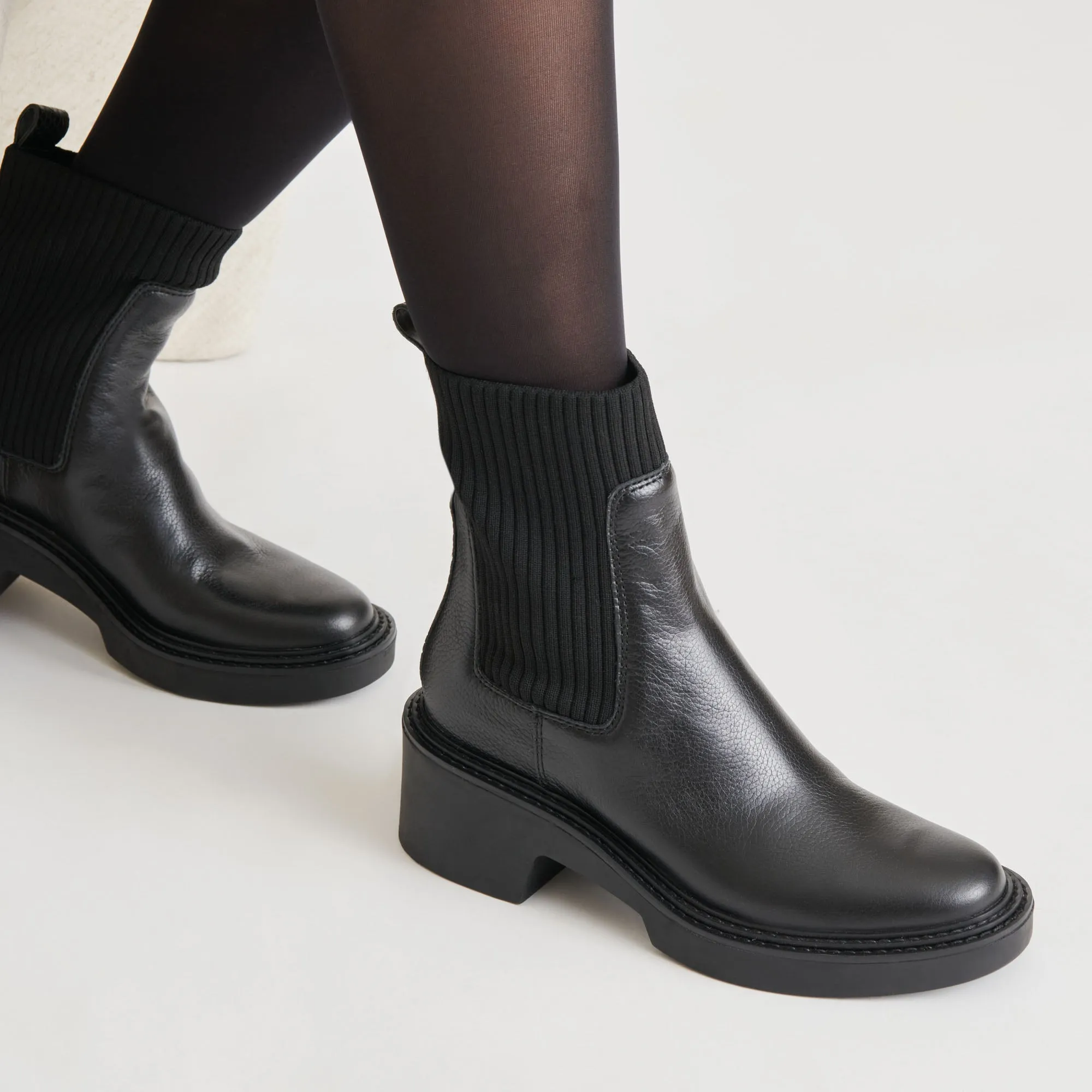 Snowy Environment HILORA H2O BOOTS BLACK LEATHER