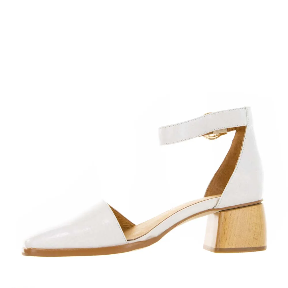 BRESLEY PLISSE ICE AGE Summer Footwear Trend Alert
