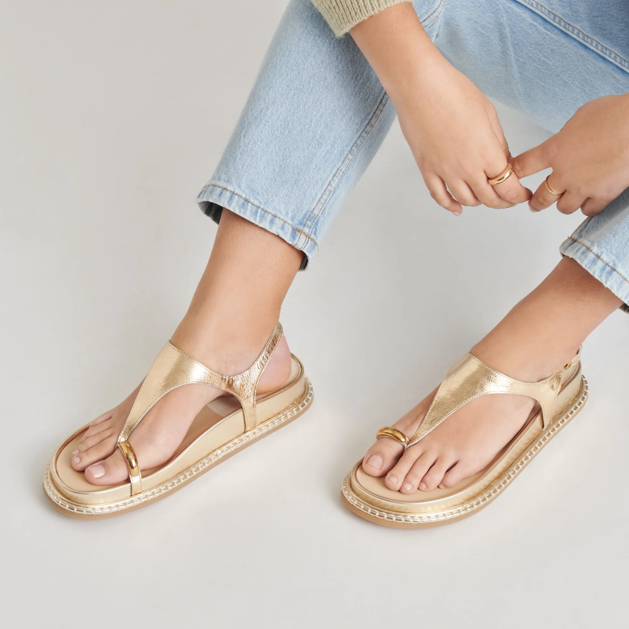 Feel Fresh Simple Feel STEFAN SANDALS GOLD DISTRESSED LEATHER