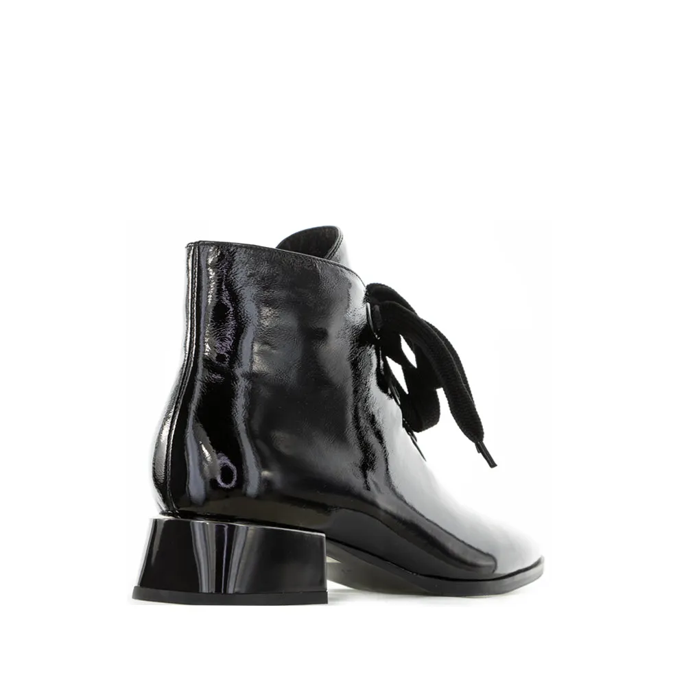 MILA RAINE BAKKER BLACK PATENT Work Fashion