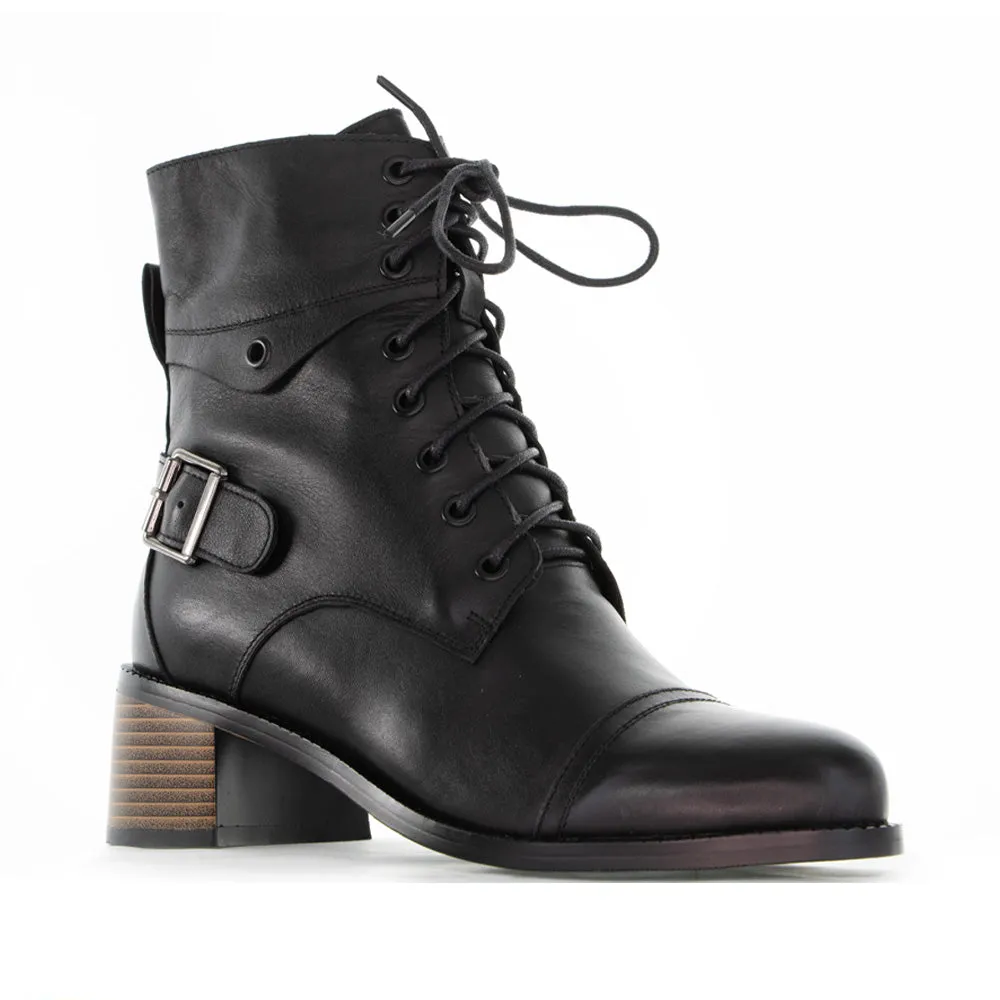 BRESLEY RANUI BLACK Chukka Silhouette