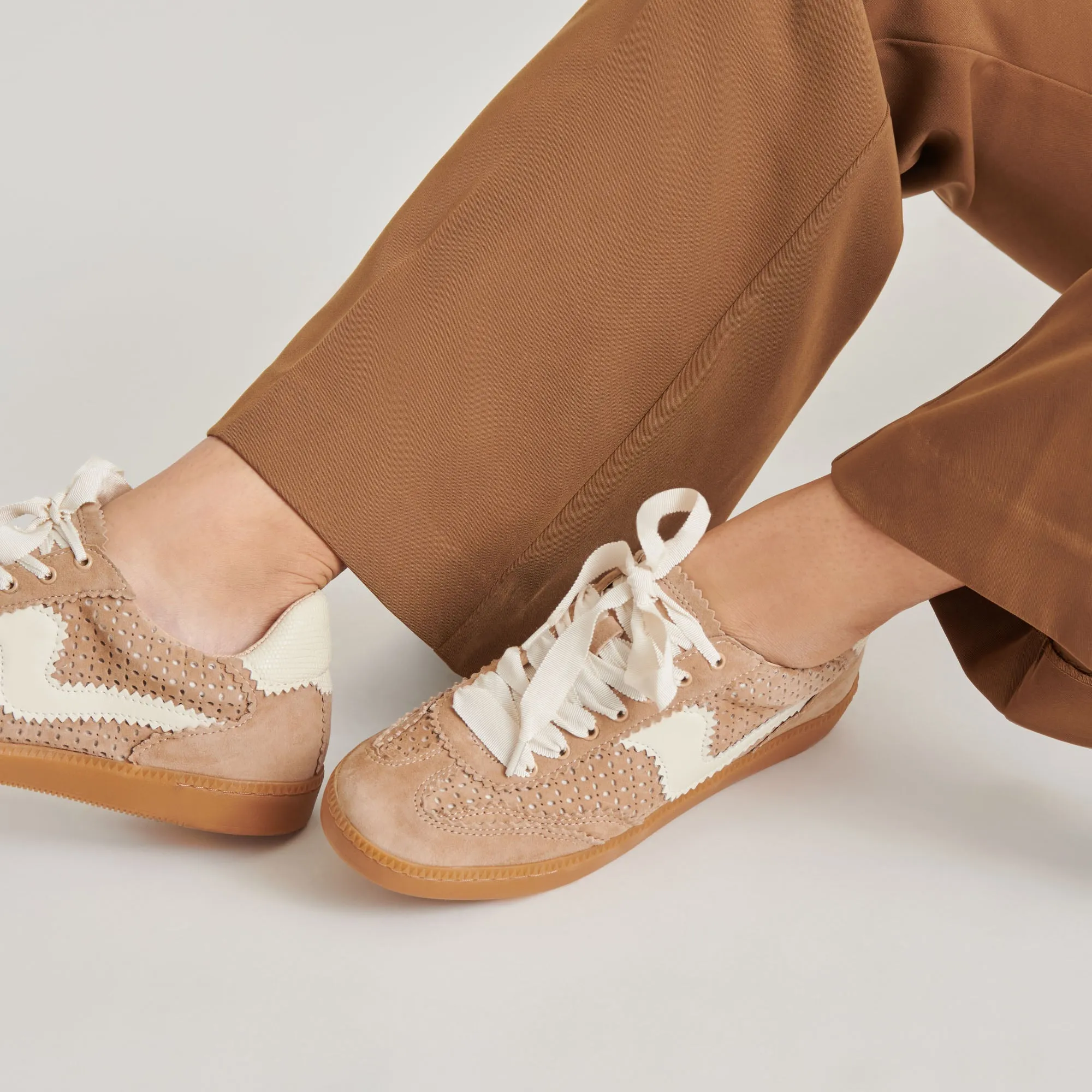 High Fit NOTICE EYELET PERF SNEAKERS CAMEL SUEDE