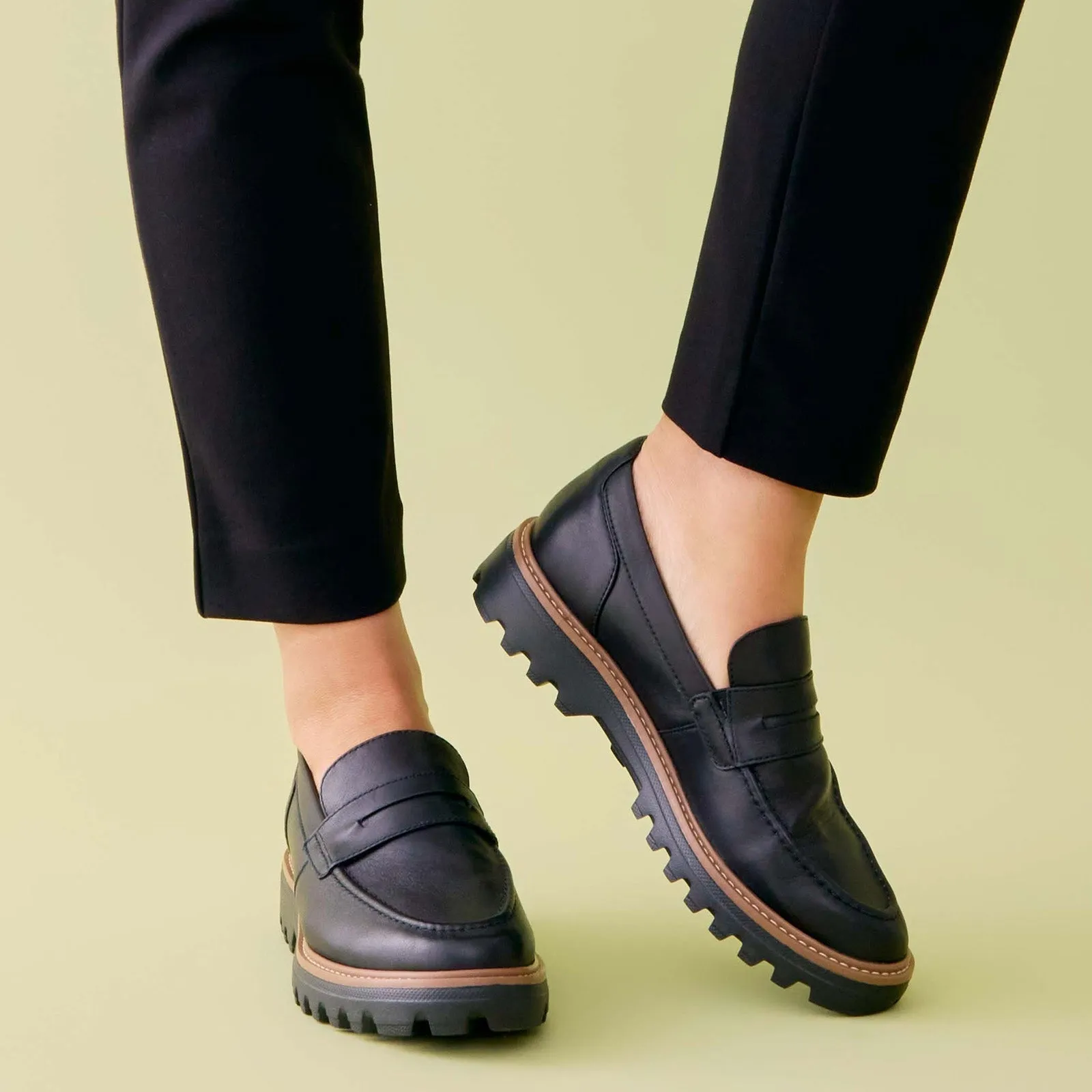 HUSH PUPPIES BEAU BLACK Low Key Comfort Slip Fit Ease