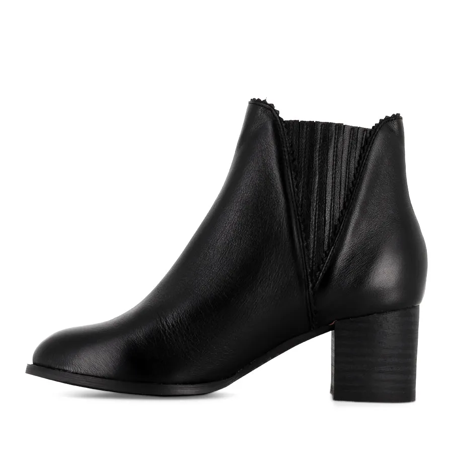 DJANGO & JULIETTE SANITY BLACK BLACK HEEL Tight Fit