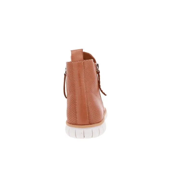 Hiking Enthusiast LE SANSA ITALY TAN