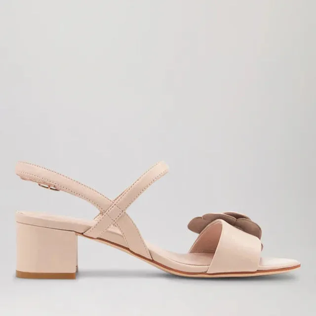 DJANGO & JULIETTE ADORA NUDE Smart Look