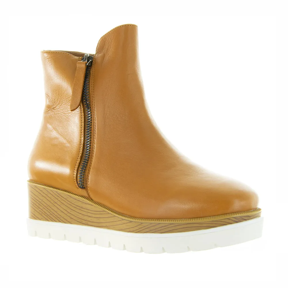 BRESLEY SIMONA WALNUT Structured ease