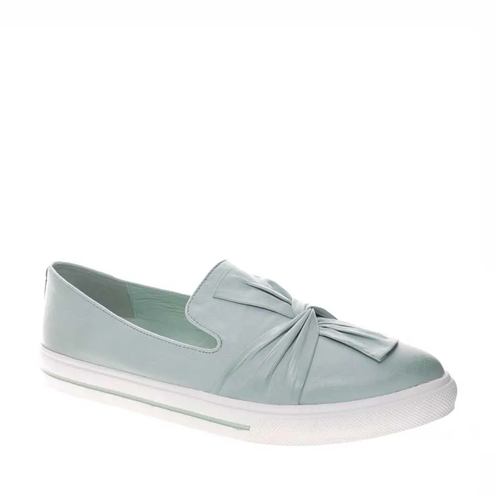 LE SANSA IZZY MINT Simple Look