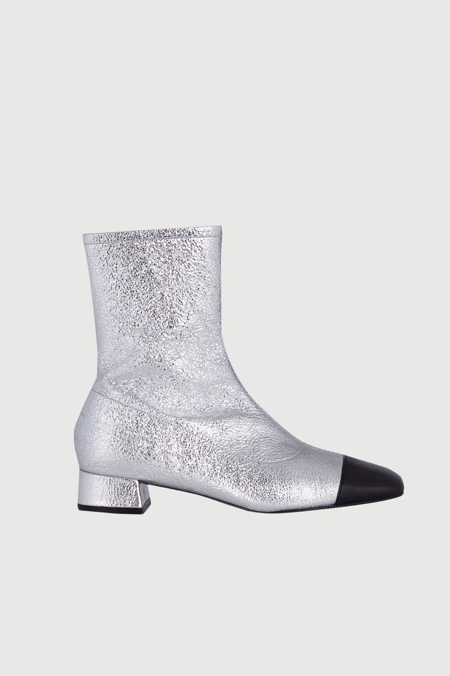 Laurie Ankle Boots in Silver Leather Comfortable
