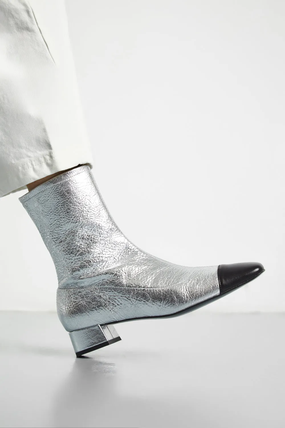 Laurie Ankle Boots in Silver Leather hiking adventure Daily Mission