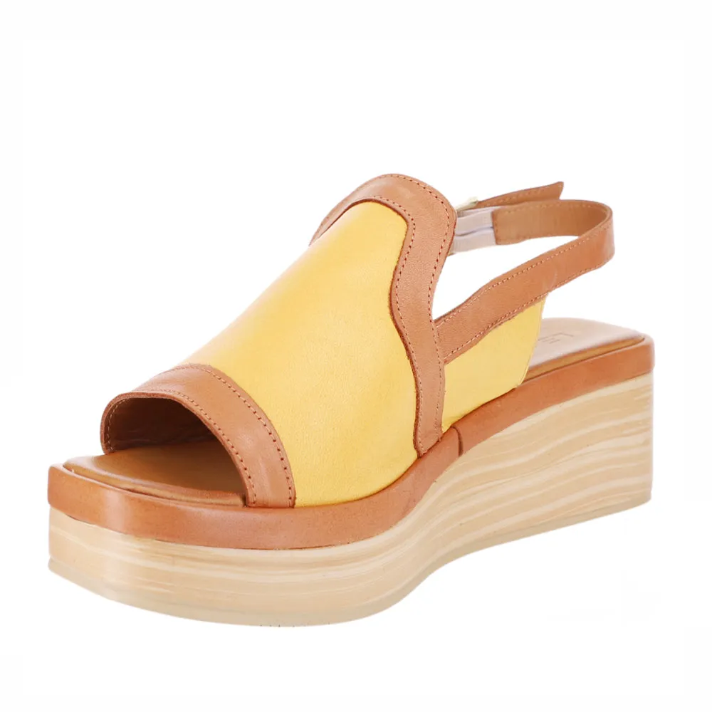 LE SANSA TROZAN YELLO TAN Flexible elastic - closure